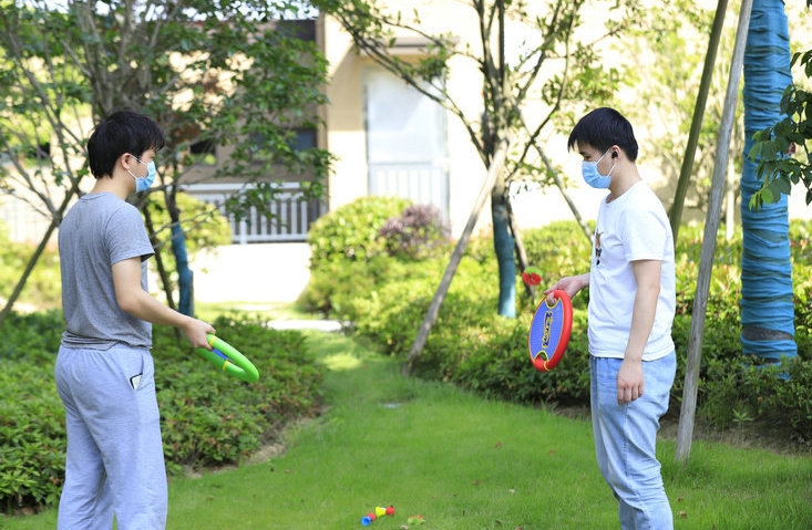 Yard Trampoline Paddle Ball