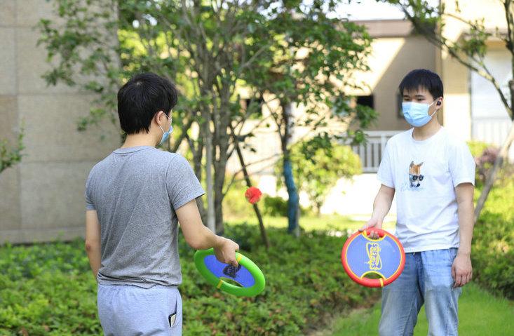 Yard Trampoline Paddle Ball Game